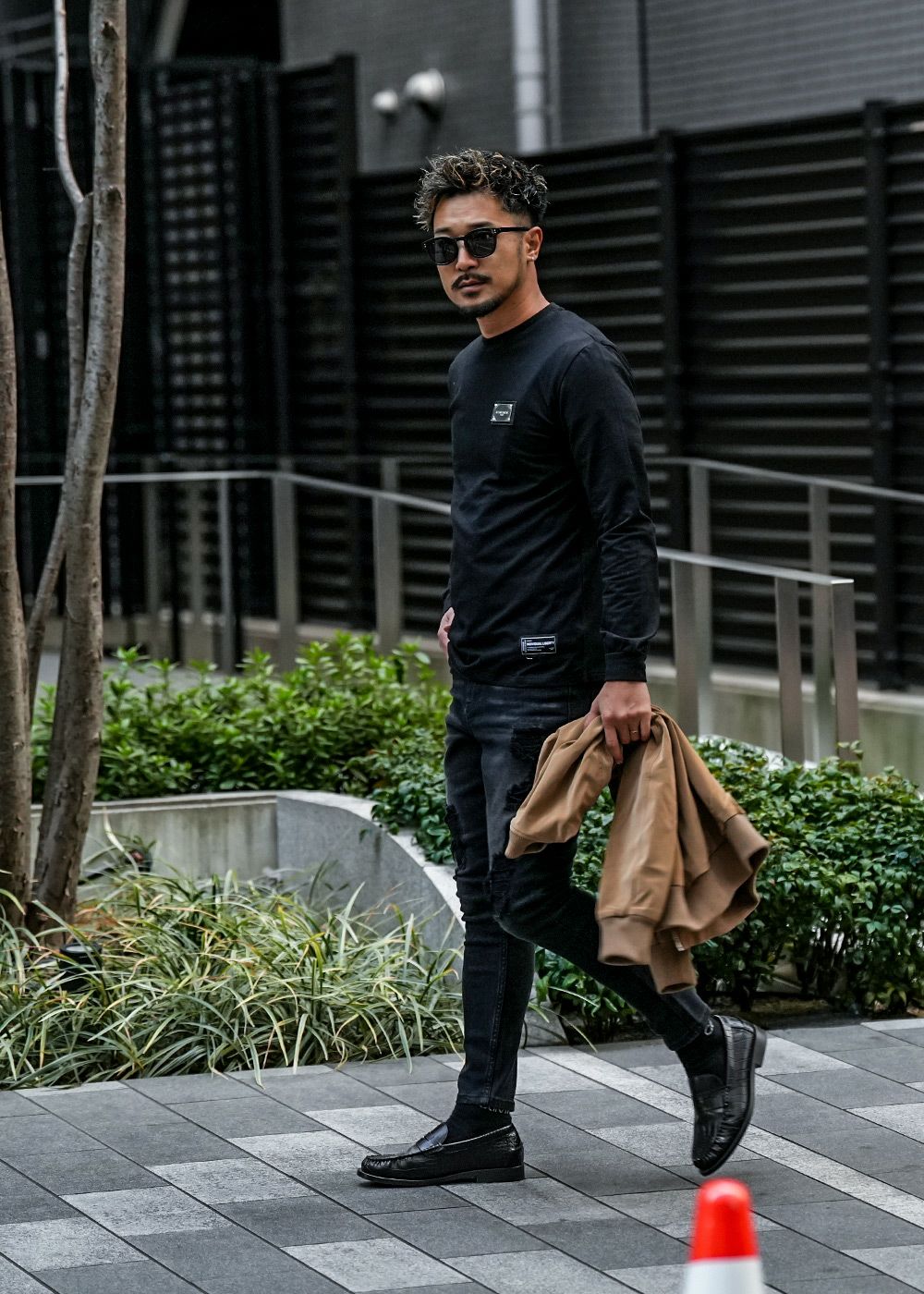バーティカルダメージブラックデニムロングパンツ | adamsJUGGLER