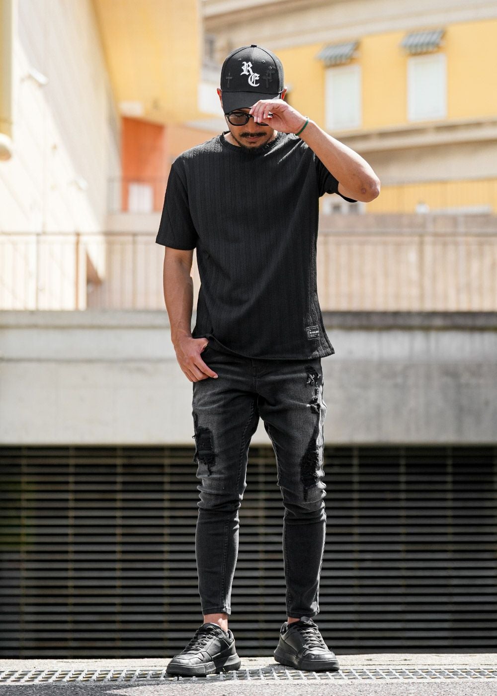 バーティカルダメージブラックデニムロングパンツ | adamsJUGGLER