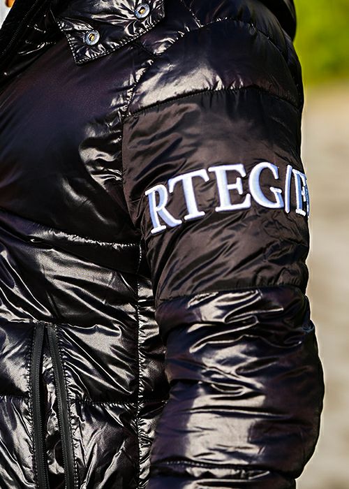 完売品！アダムスジャグラー　ダウンRTEG ブルゾン　サイズM アダムスジャグラー RTEG 新品未使用 最新 ブルゾン ダウンジャケット