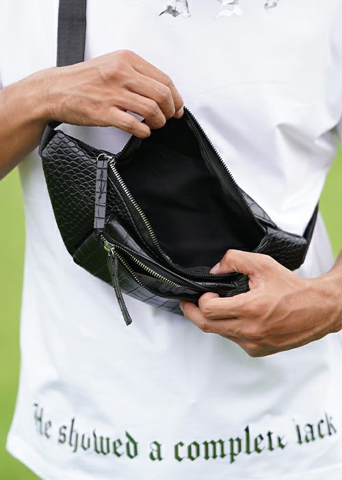 L4Tエンボスショルダーバッグ ジップバッグ ショルダーバッグ ヒップ