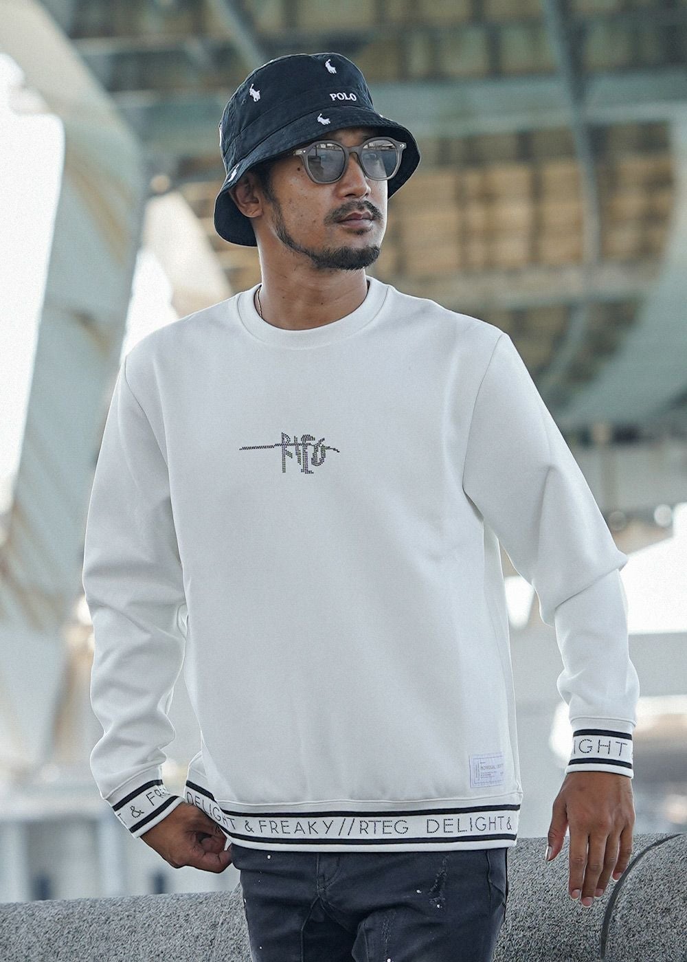 RTEGラインストーンスウェットプル | adamsJUGGLER（アダムス