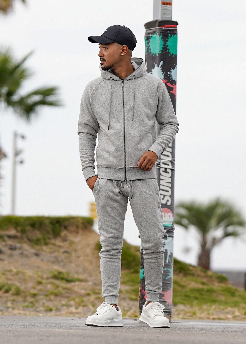 スペシャルストーンロゴフーディー | adamsJUGGLER（アダムス