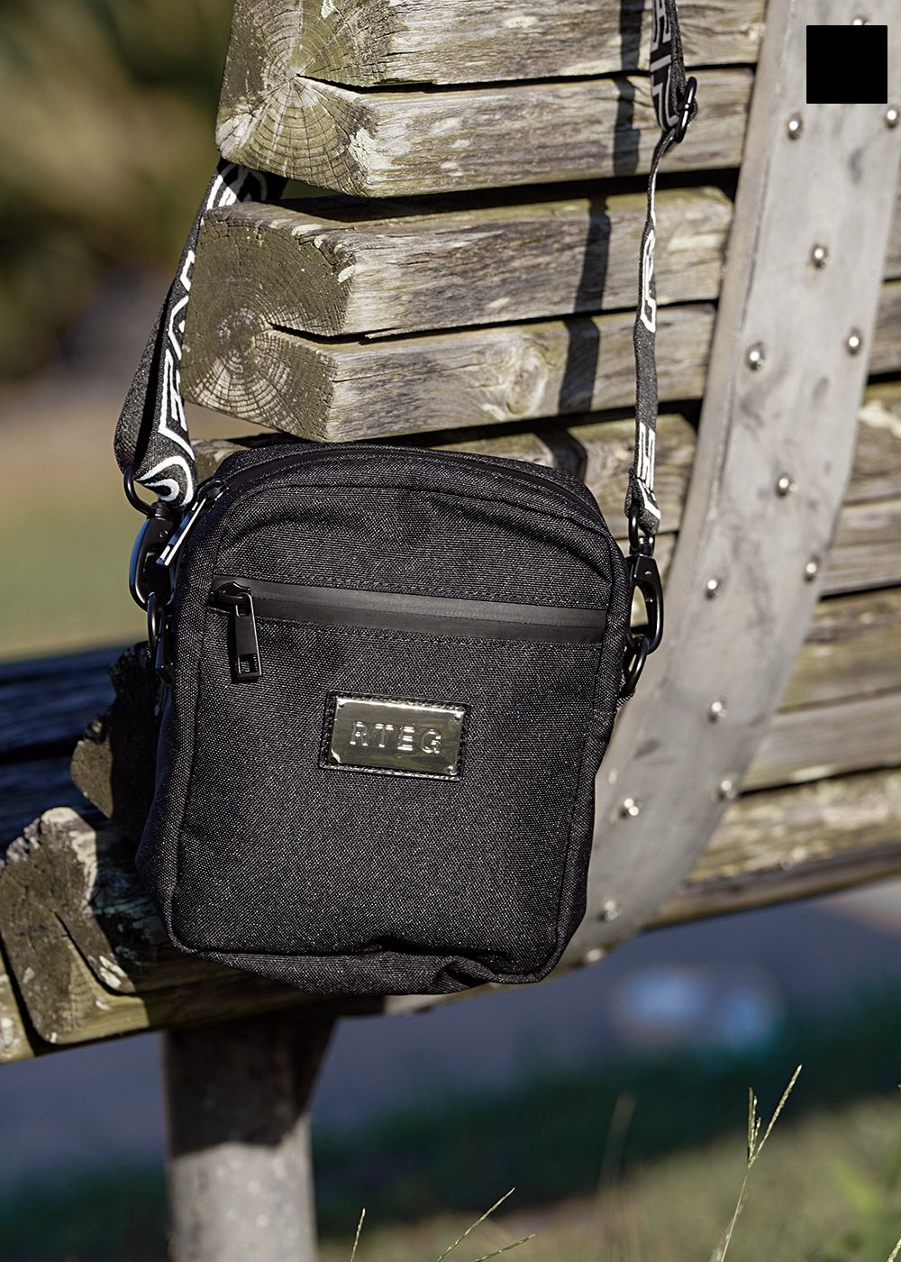 L4Tスタッズショルダーバッグ ジップバッグ ショルダーバッグ ヒップ