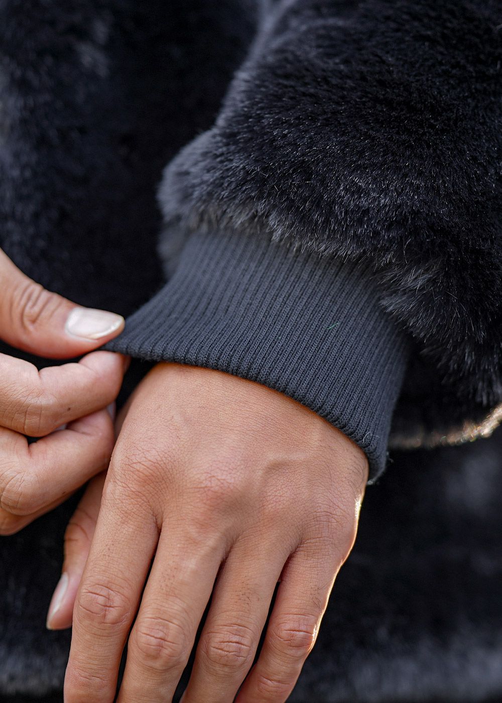 W/R EMファーフーディー | adamsJUGGLER（アダムスジャグラー）公式