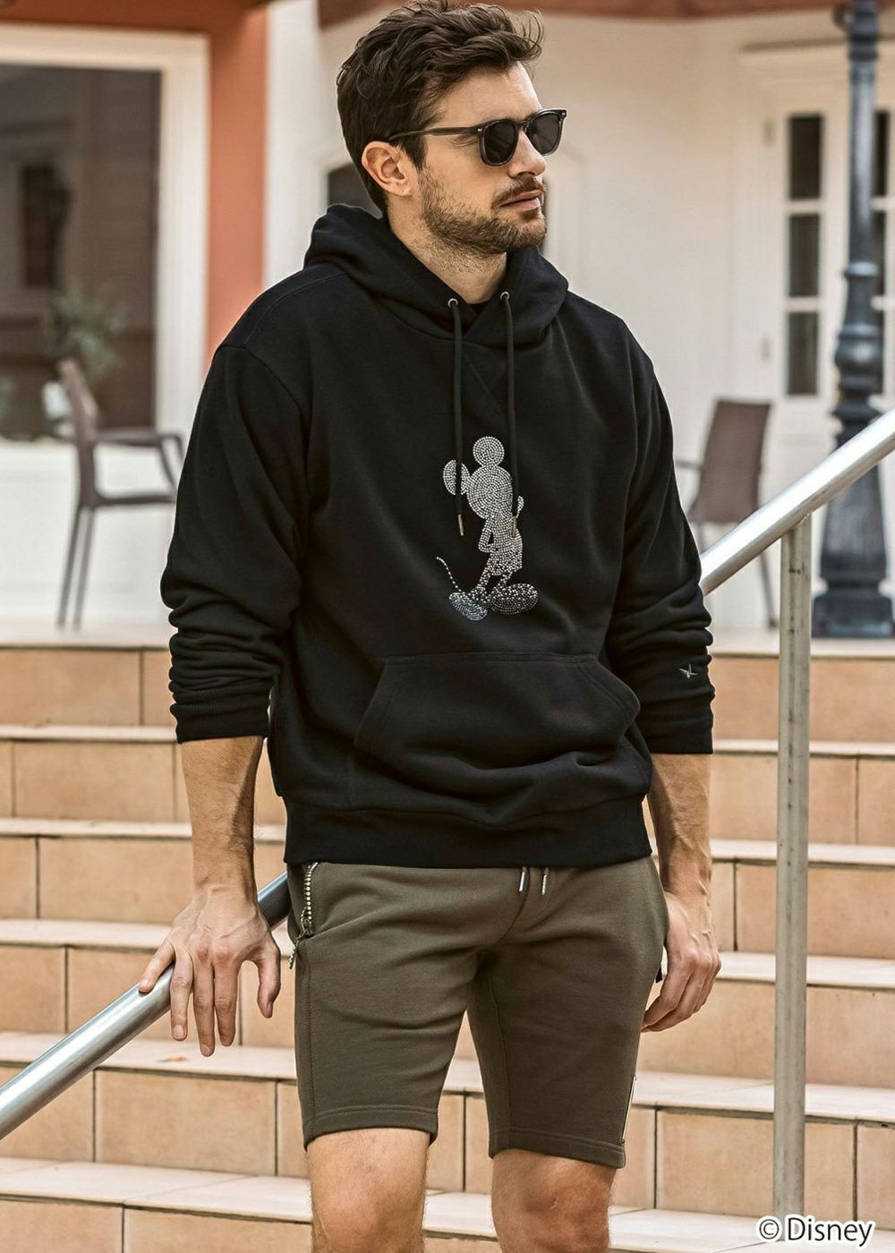 Disney(ディズニー）】 MICKEY GRADIENT RHINESTONE HOODIE