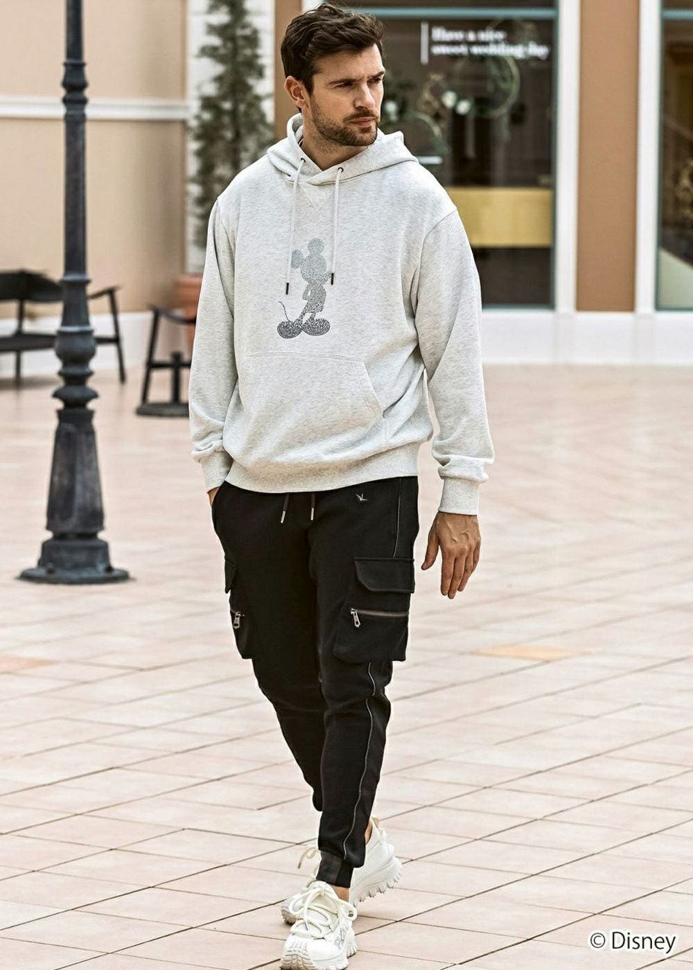 Disney(ディズニー）】 MICKEY GRADIENT RHINESTONE HOODIE