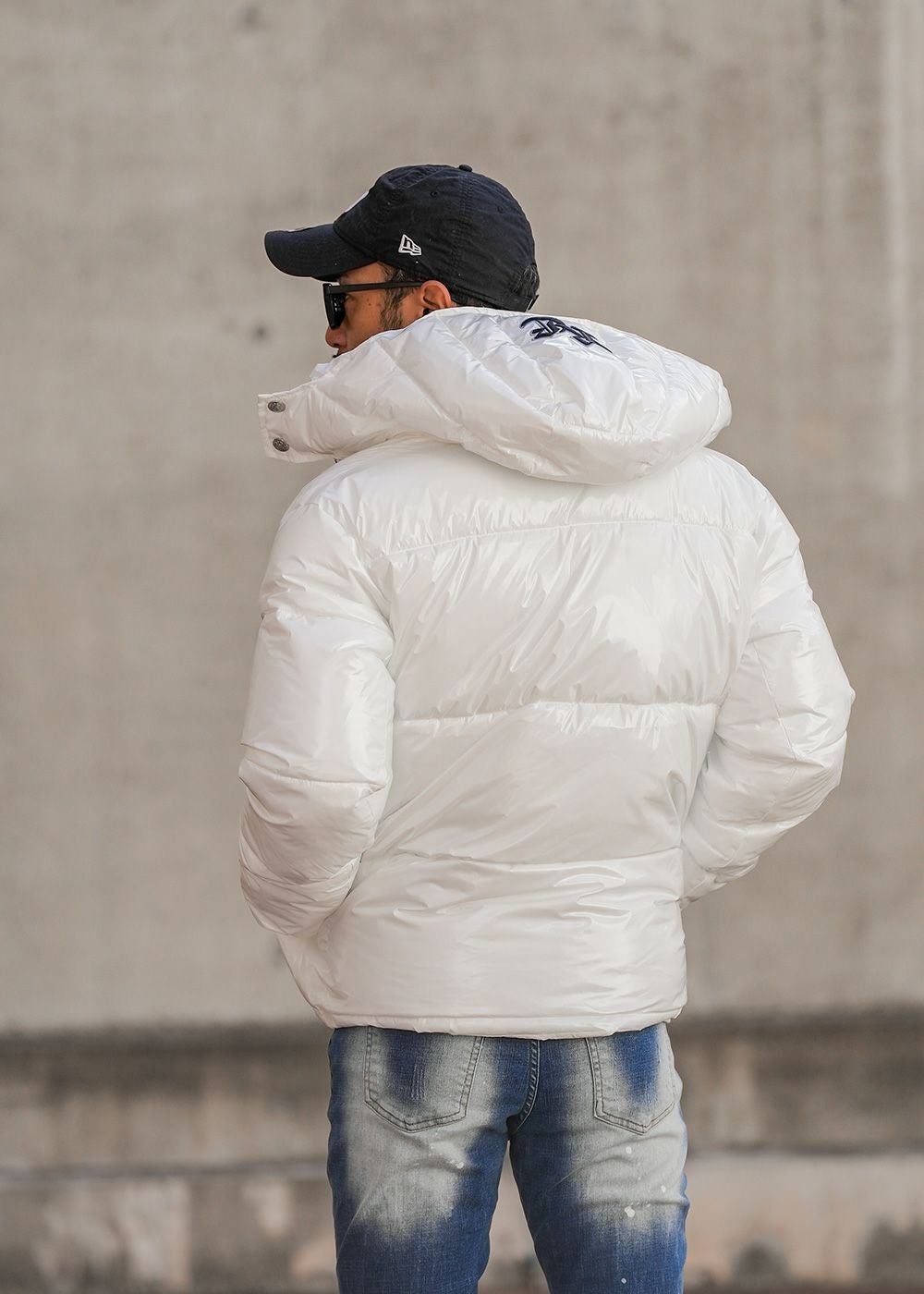 人⭐︎アダムスジャグラーホワイト ダウンジャケット size M アダムスジャグラー ホワイトダウンジャケット 未使用に近い size M