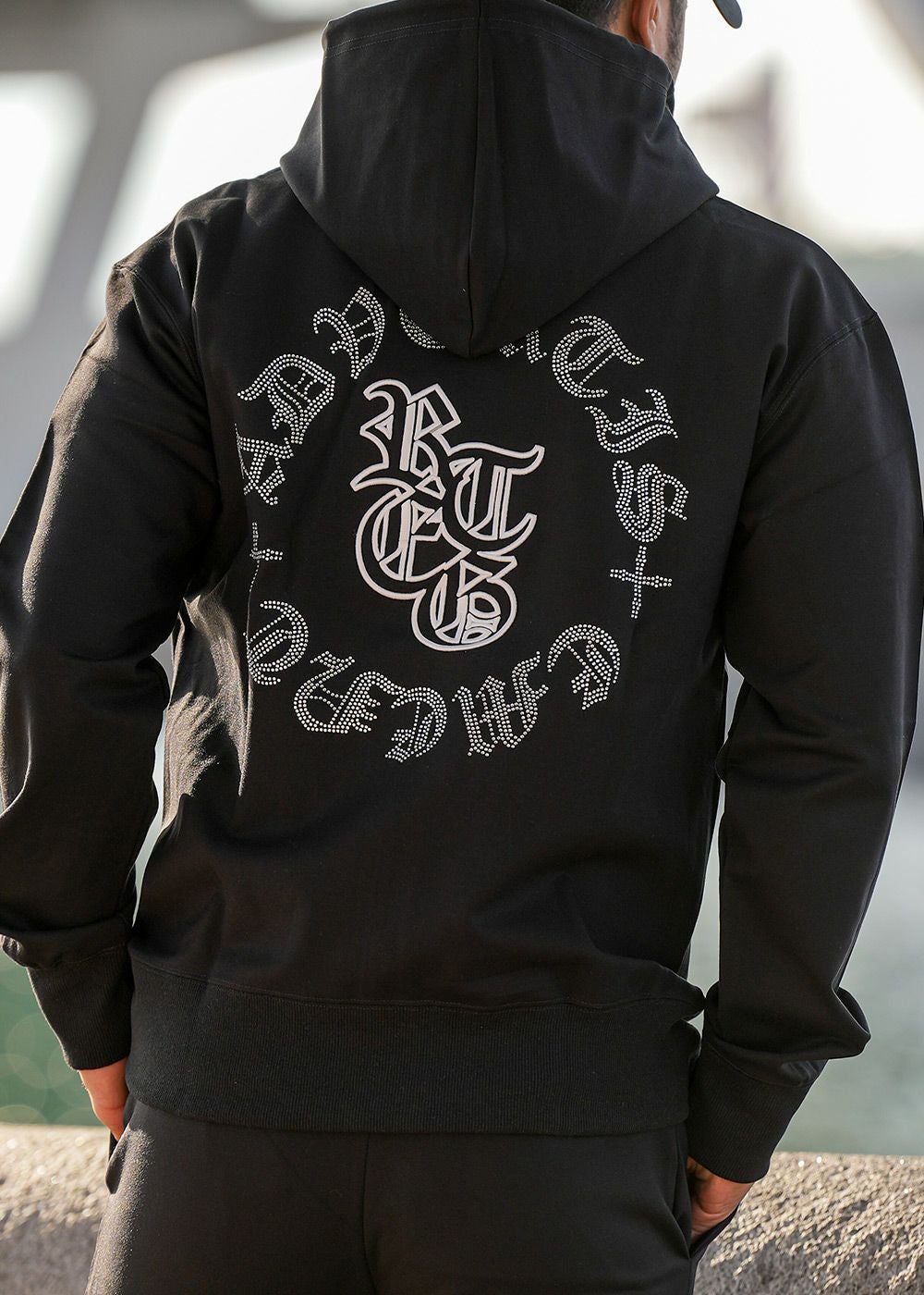 アダムスジャグラー RTEGサークルR.Sフーディー BLACK 廃盤品 RTEGサークルR.Sフーディー | adamsJUGGLER（アダムスジャグラー）公式